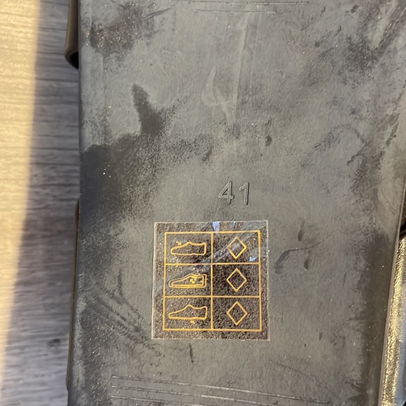 New in Box EEIGHT sandals black and gold - Picture 4 of 7